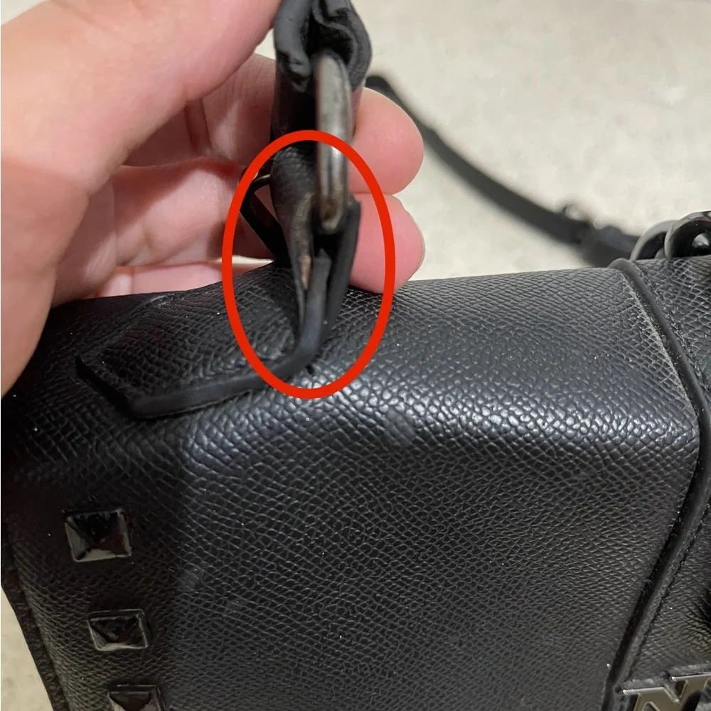 Badgley Mischka Black Crossbody Bag - Picture 13 of 16